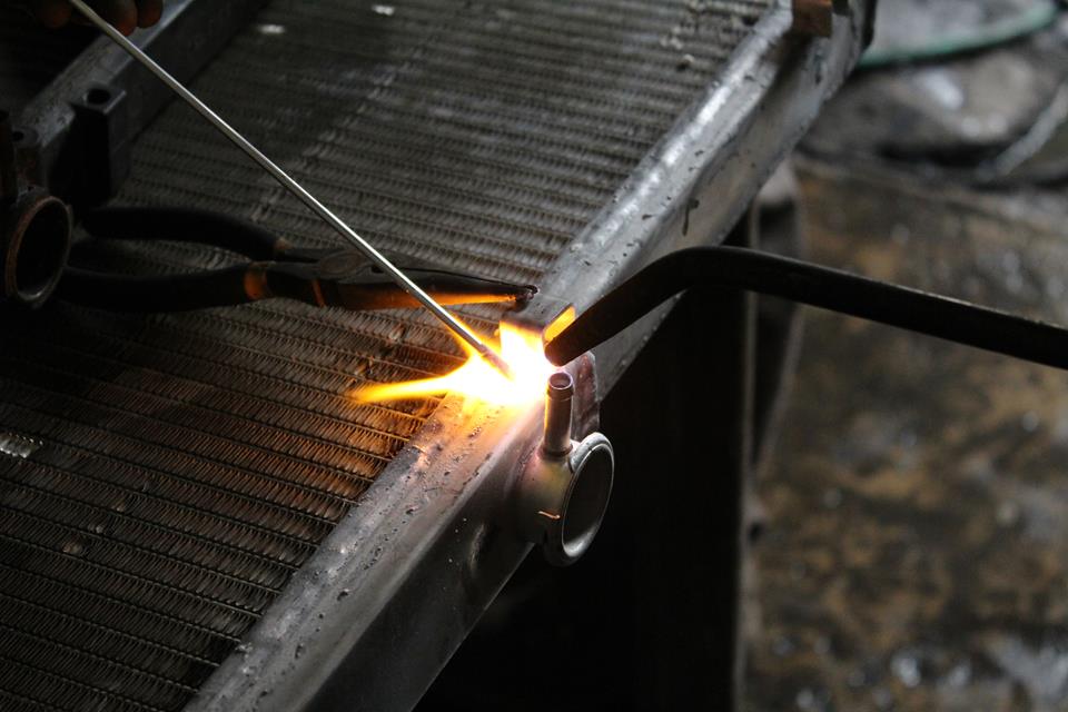 fabricando tapa tanque de radiador de aluminio