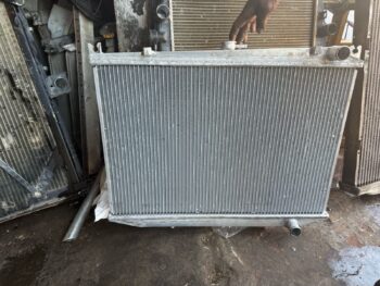 Radiador de Nissan D21 completo de aluminio