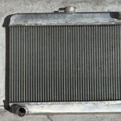Radiador nuevo de Nissan Datsun motor 1600 1800 fabricado completo de aluminio