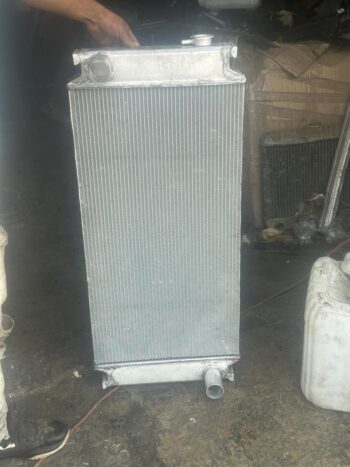 Radiador case 320